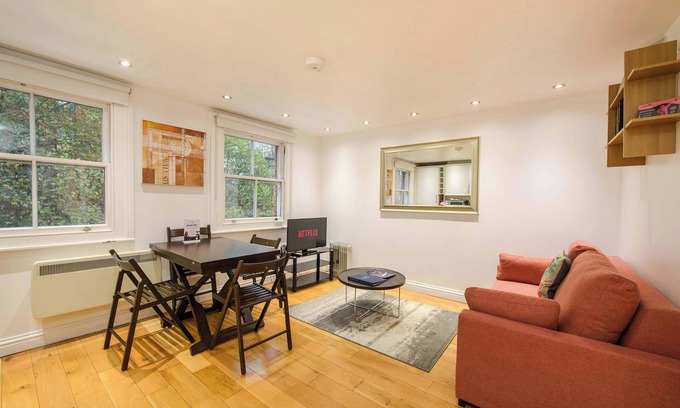 Holborn and Covent Garden Apartment | Holborn Haven: Luxe London Escape By Frankie Says