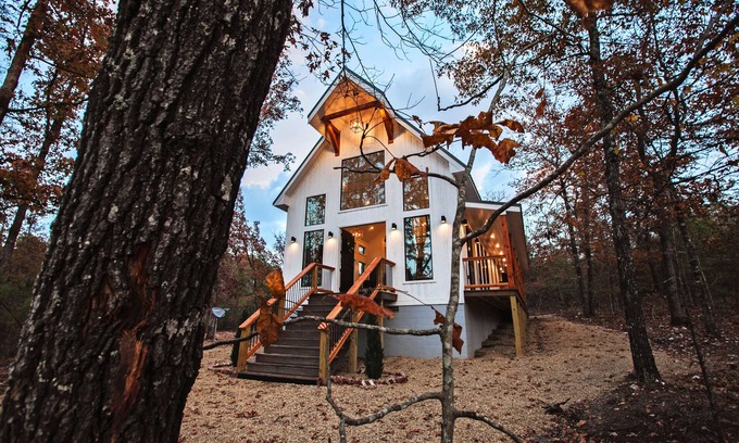 Hochatown House | Holder Hill Honeymoon Cabin