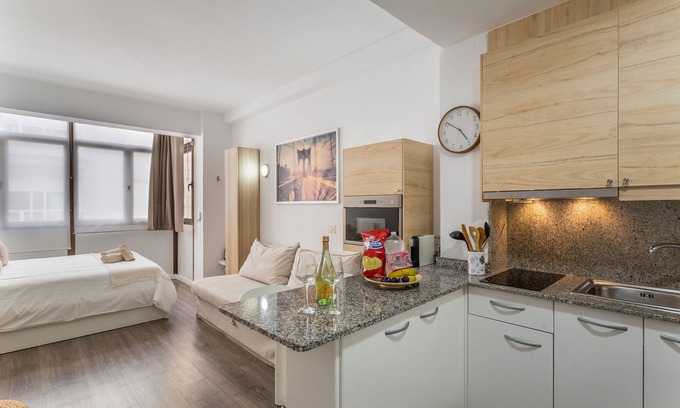 Las Palmas de Gran Canaria Apartment | Holiday Studio 'Siempreviva Beach' with Wi-Fi
