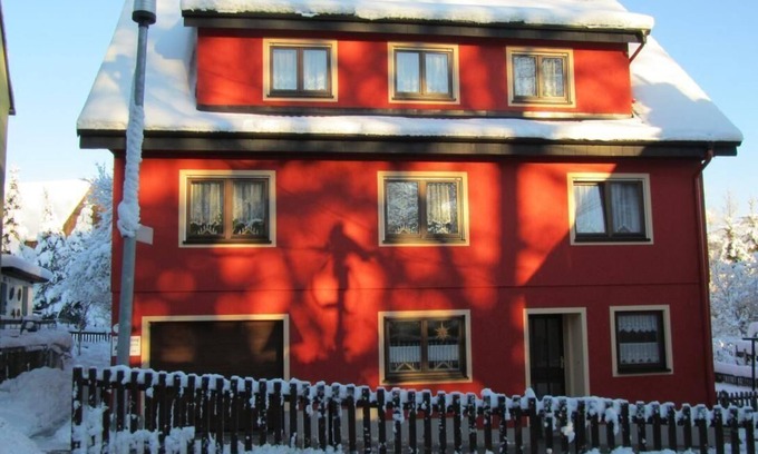 Grossrueckerswalde Apartment | Holiday Apartment in Streckewalde with Private Parking