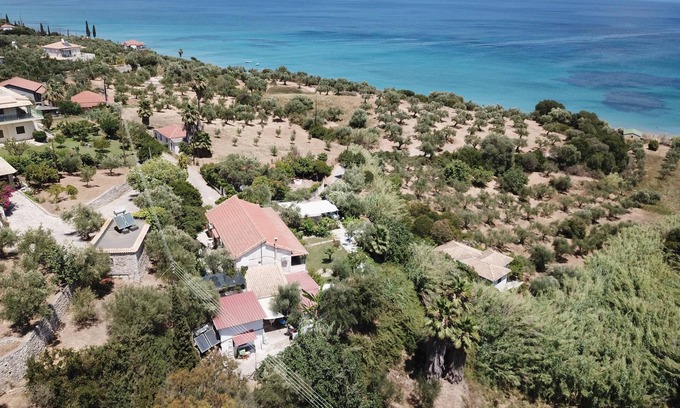 Kompi Apartment | Holiday apartment above the beautiful Peroulia beach, wifi | Messenia, Peloponne