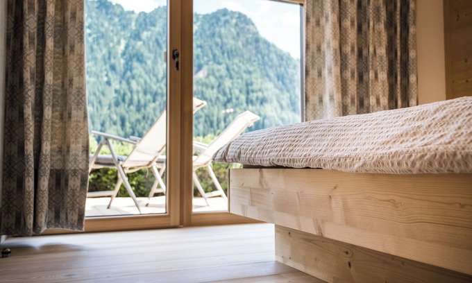 Bulla Apartment | Holiday Apartment “Arbea - Orde” with Mountain View, Wi-Fi & Garden