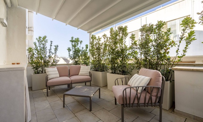 Locorotondo Apartment | Holiday Apartment "Civico40 Suite" with 2 Private Terraces, Balcony & Wi-Fi