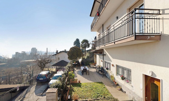 Verbania Apartment | Holiday Apartment Casa Bella with Lake View, Shared Garden & Wi-Fi