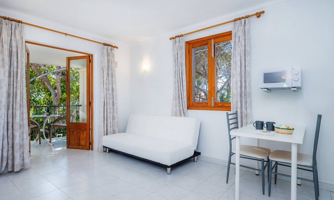 Cala Agulla Apartment | Holiday Apartment "Mhm 4" with Balcony & Wi-Fi