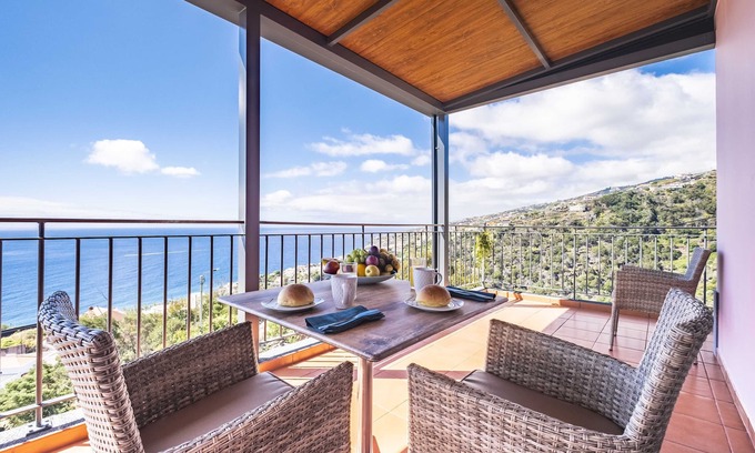 Santa Cruz Apartment | Holiday apartment- Excellent sea and mountain views with large terrace