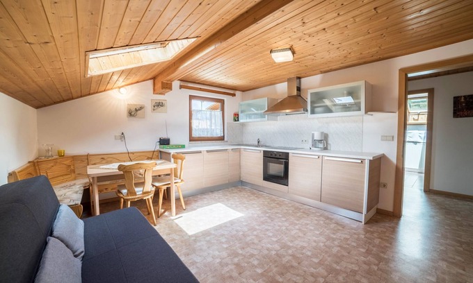 Verano Apartment | Holiday Apartment "Greif C" in the Area of Meran with Balcony