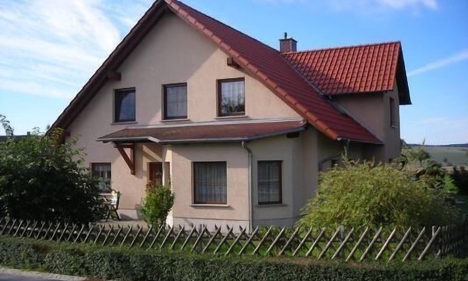 Stolpen Apartment | Holiday Apartment in Heeselicht with Mountain View