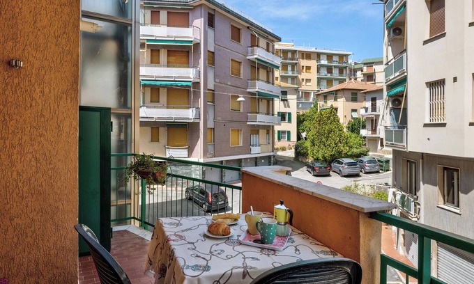 Finale Pia Apartment | Holiday Apartment Isophylla Standard with Balcony & Wi-Fi