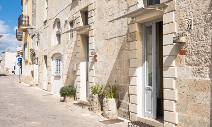 Muro Leccese Apartment | Holiday Apartment "Monolocale Delux Alithia" with A/C & Wi-Fi