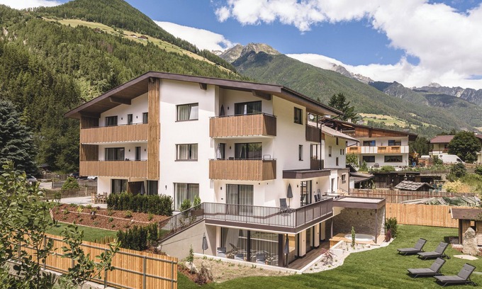 San Giovanni Apartment | Holiday Apartment 'Silva Mountain' with Mountain View, Private Terrace and Wi-Fi