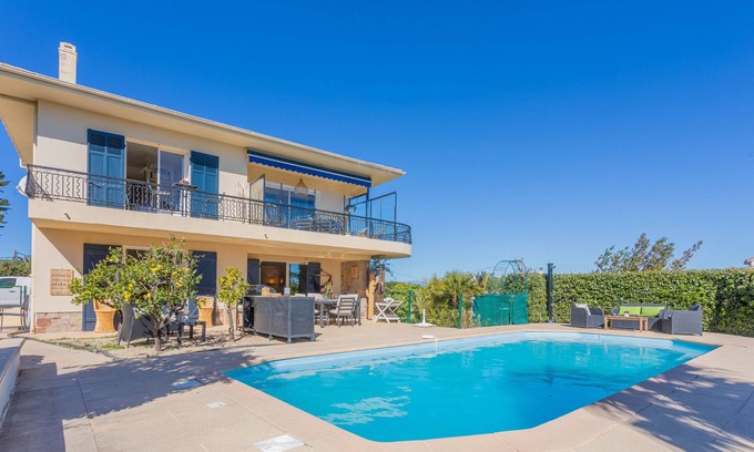 Saint-Aygulf Apartment | Holiday Apartment "Le Figuier" with Sea View, Private Pool and Wi-Fi