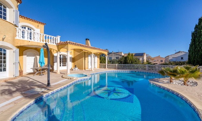 Le Grau-dʼAgde Apartment | Holiday Apartment 'Madrague St Vincent B' with Balcony, Shared Pool and Wi-Fi