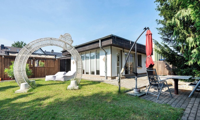 Groskoschen Apartment | Holiday Apartment with Wine Cellar, Shared Garden and Wi-Fi
