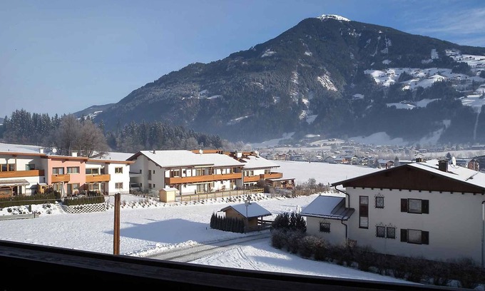 Kaltenbach Apartment | Holiday apartment with balcony close to the centre