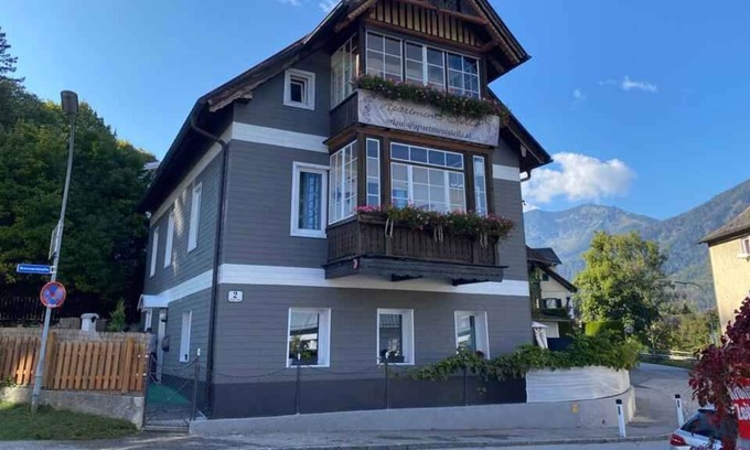 Bad Ischl Apartment | Holiday Apartment With Mountain View and Garden