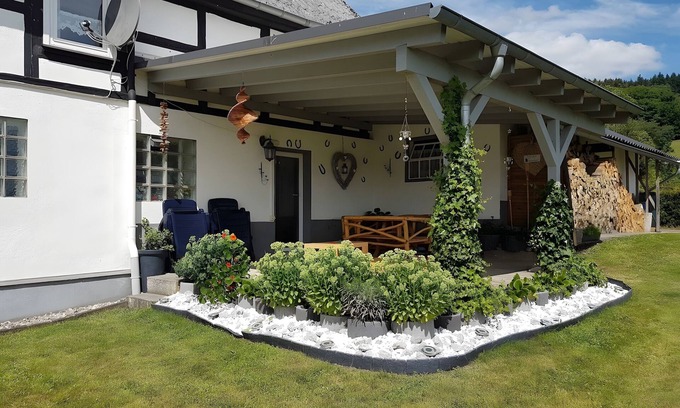 Medebach Apartment | Holiday Apartment with Private Terrace, Shared Garden and Wi-Fi