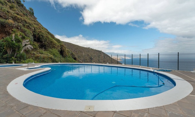 La Matanza de Acentejo Apartment | Holiday Studio 'The Blue Lighthouse' with Sea View, Shared Pool and Wi-Fi