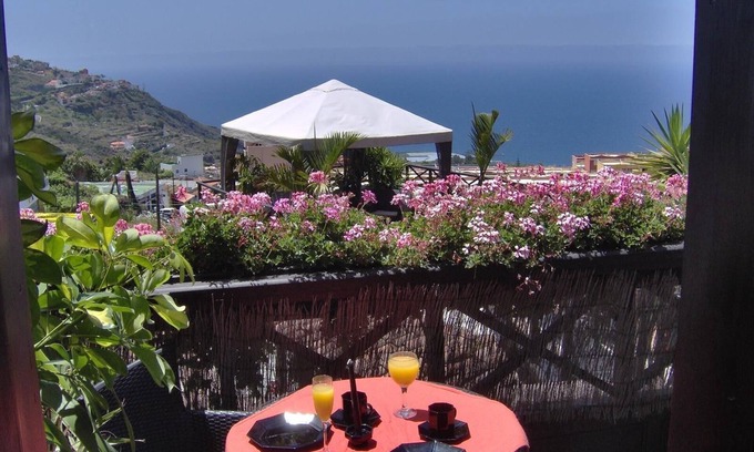 El Guincho Apartment | Holiday flat "Apartamentos Monasterio de San Antonio No. 7" with wifi, private balcony and sea view