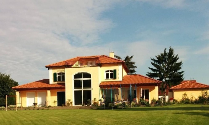 Diensdorf-Radlow Apartment | Holiday flat with private lake access