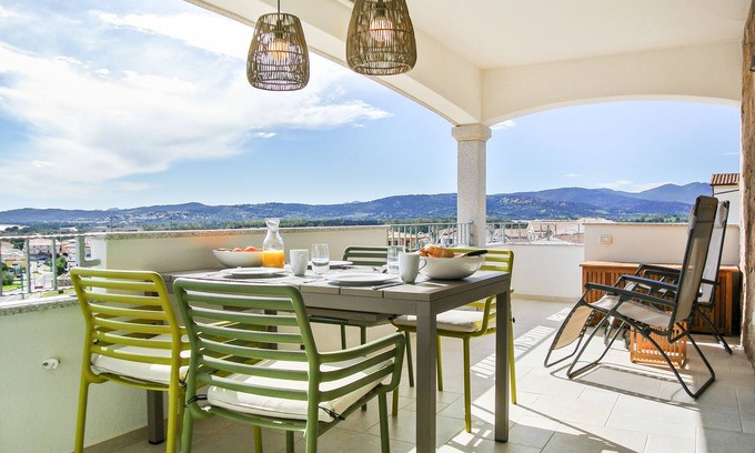 La Caletta Apartment | Holiday flat with balcony and sea view