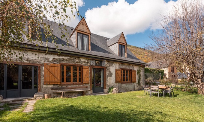 Adervielle-Pouchergues House | Holiday Home 'La Ketzerie À Adervielle' with Mountain View and Private Garden