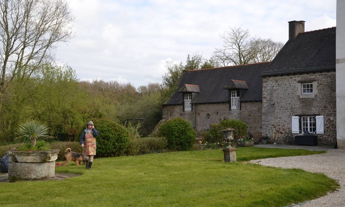 Saint-Jouan-des-Guerets House | Holiday Home 'Gite Des Trauchandieres' with Private Terrace, Shared Garden and Wi-Fi