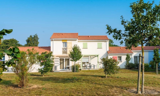 Bourgenay House | Holiday Home in Loire by the Coast