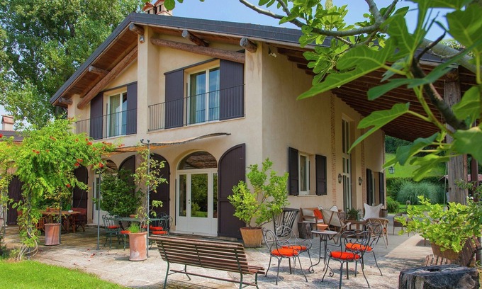 Sariano Apartment | Holiday Home in Carpaneto near Castles & Pool