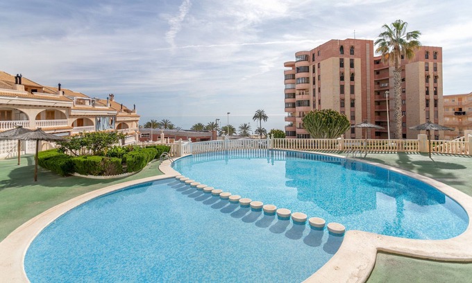 Els Arenals del Sol House | Holiday Home 'Playa Arenales Del Sol' with Sea Views, Wi-Fi and Air Conditioning