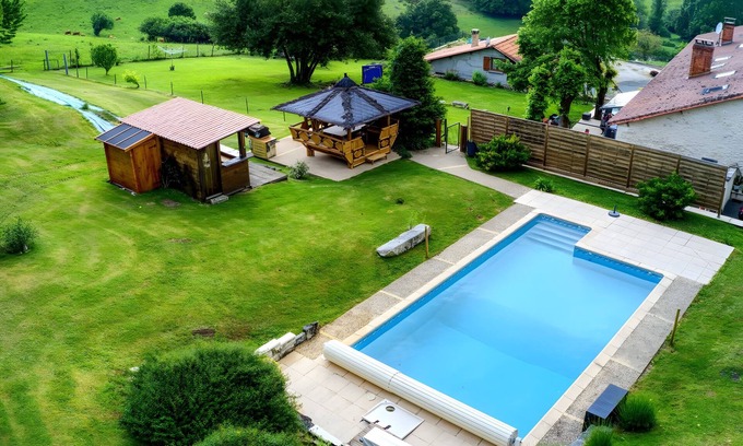 Leguillac-de-l'Auche House | Holiday Home 'La Maeltri' with Private Pool, Wi-Fi and Air Conditioning