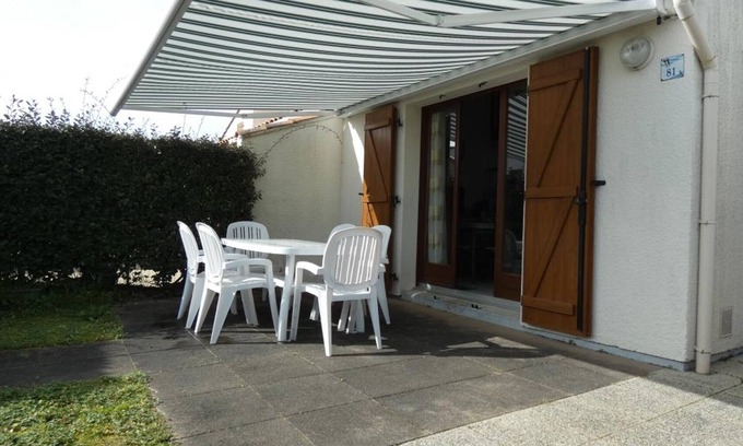 Notre-Dame-de-Monts House | Holiday Home with Pool, Near Beach, WiFi, and Parking in Notre-Dame-de-Monts - Sleeps 5