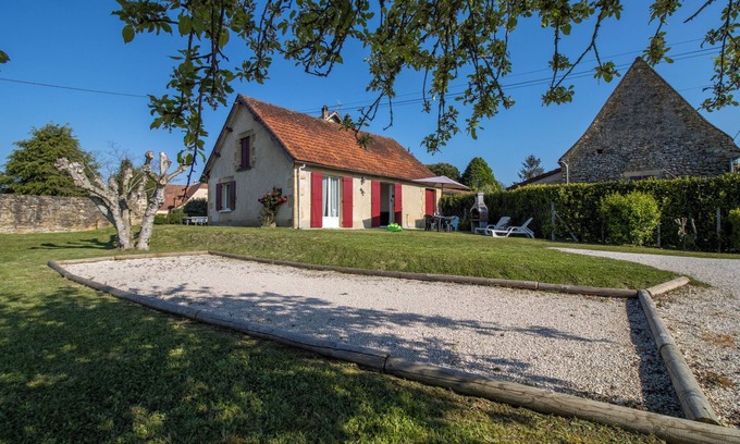 Saint-Andre-dAllas House | Holiday Home 'Gîte La Salamandre' with Private Outdoor Area