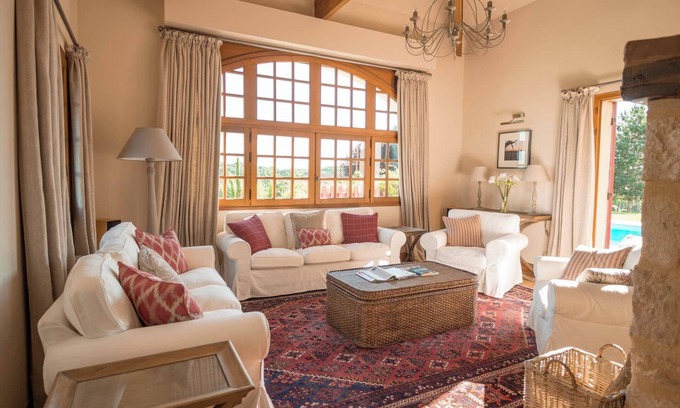 Villeneuve-de-Duras House | Holiday Home 'La Maison' with Heated Pool, Garden & Wi-Fi