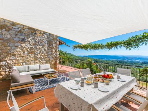 Castellina in Chianti House | Holiday Home Terrazza sul Chianti by Interhome
