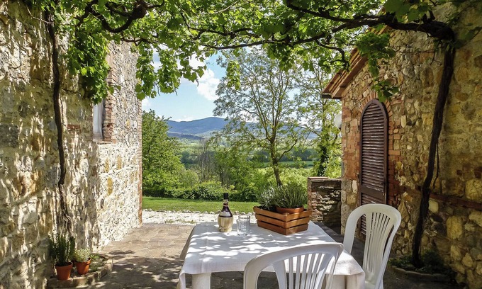 San Macario In Monte House | Holiday Home 'Casa Con Terrazza Nella Vigna' with Shared Pool and Shared Garden