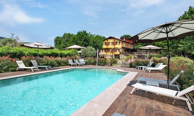 Cavaion Veronese House | Holiday Home 'Agriturismo Ca Persiane' with Private Pool, Wi-Fi and Air Conditioning