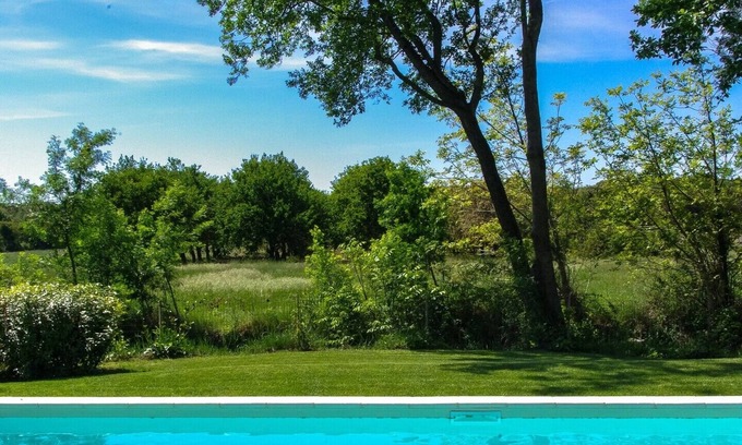 Colonzelle Cottage | Holiday Home 'Billard' with Shared Pool, Private Garden and Wi-Fi