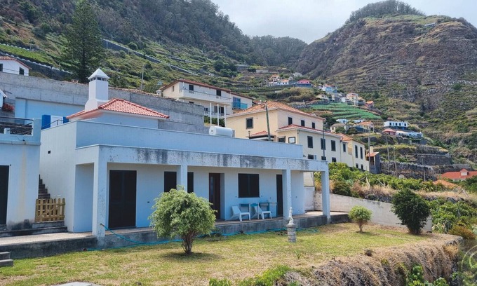 Porto Moniz House | Holiday Home 'Blissful Haven - Soulful Stays' with Sea View, Private Terrace and Wi-Fi