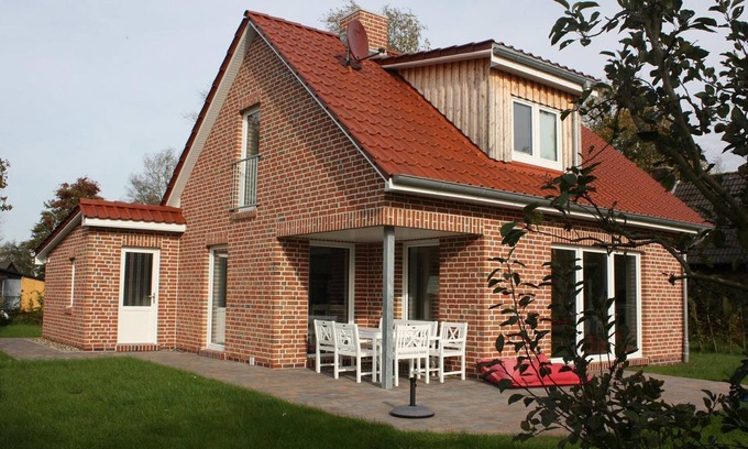 Sudbrookmerland House | Holiday home Bullerbü - Holiday home, shower and bath, 3 bedrooms
