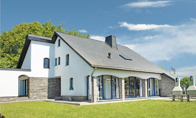 Buellingen House | Holiday home Büllingen with a Fireplace 195