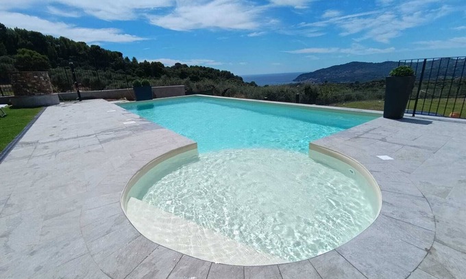 Lavina House | Holiday Home Casale Filiberto Golfo with Sea View, Garden & Wi-Fi