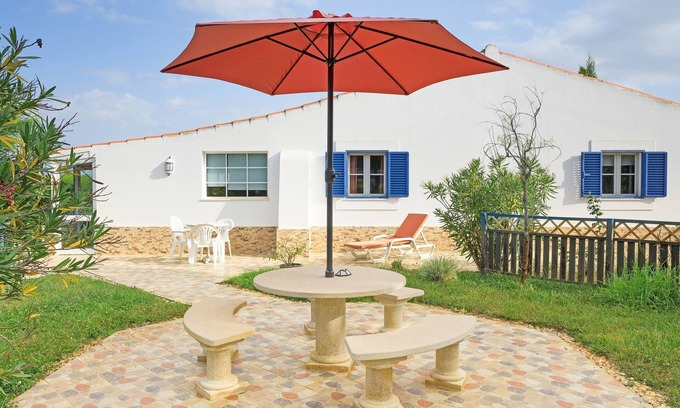 Baiona House | Holiday Home 'Canto Do Sol - Selão Da Eira' with Sea View, Shared Pool and Wi-Fi