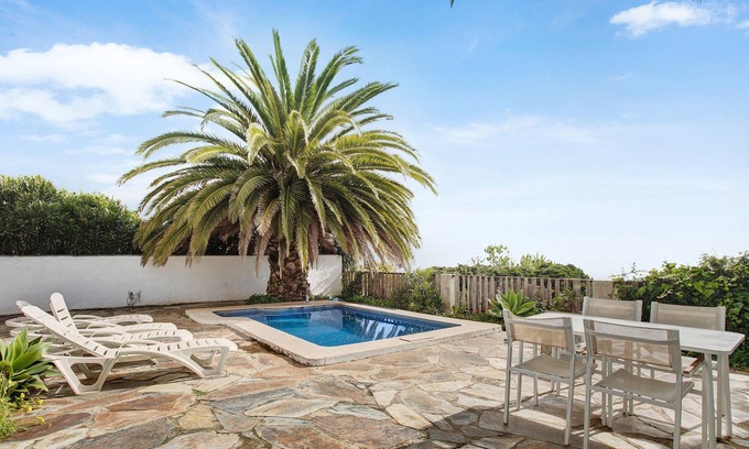 El Rosario House | Holiday Home "Casa Domi" with Sea View, Pool, Garden & Wi-Fi