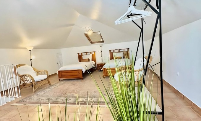 Canhas House | Holiday Home 'Casa Conduto' with Sea View, Wi-Fi and Air Conditioning