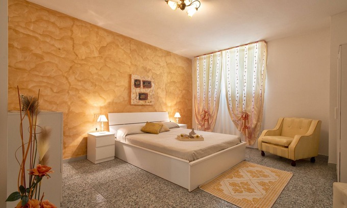 Viddalba House | Holiday Home 'Casa Vale' with Private Garden and Wi-Fi