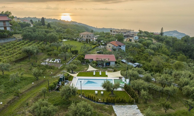 Naso House | Holiday Home 'Casavacanze Ninopetrelli 1piano' with Sea View, Wi-Fi and Air Conditioning