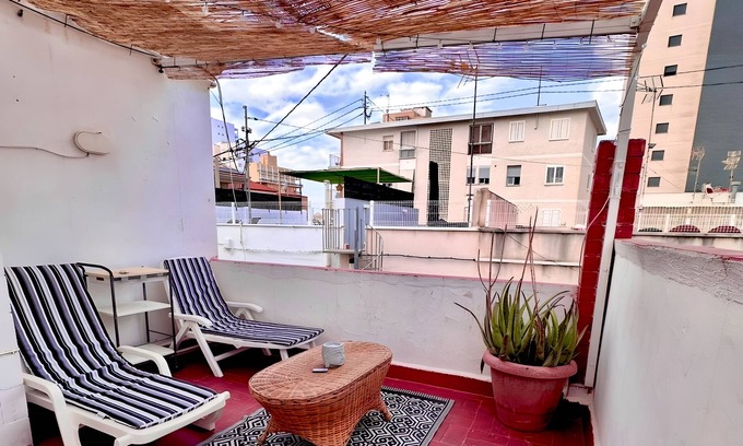 Grao de Gandia House | Holiday Home 'Casita Gandia Playa' with Private Terrace and Air Conditioning