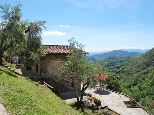 Pescaglia House | Holiday Home Castagneto by Interhome