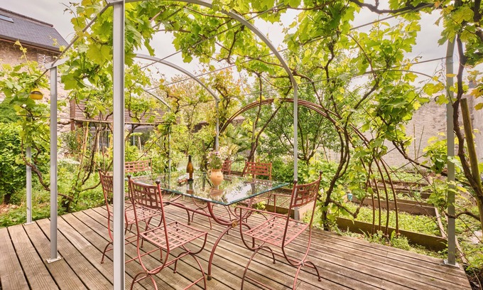 Arbin House | Holiday Home 'Chateau De Merande' with Mountain Views, Private Terrace and Wi-Fi